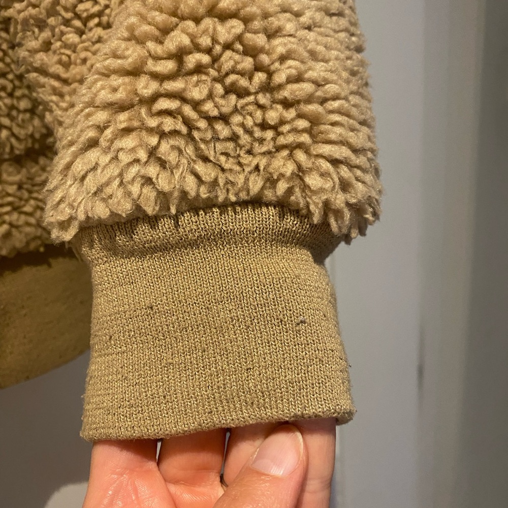Aritzia Teddy Jacket (Sherpa jacket) - Picture 8 of 12